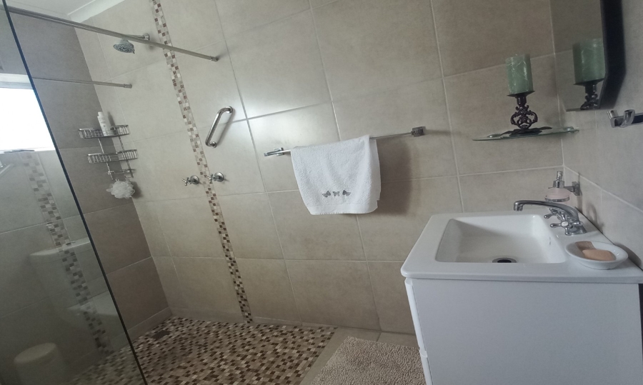 5 Bedroom Property for Sale in Dana Bay Western Cape